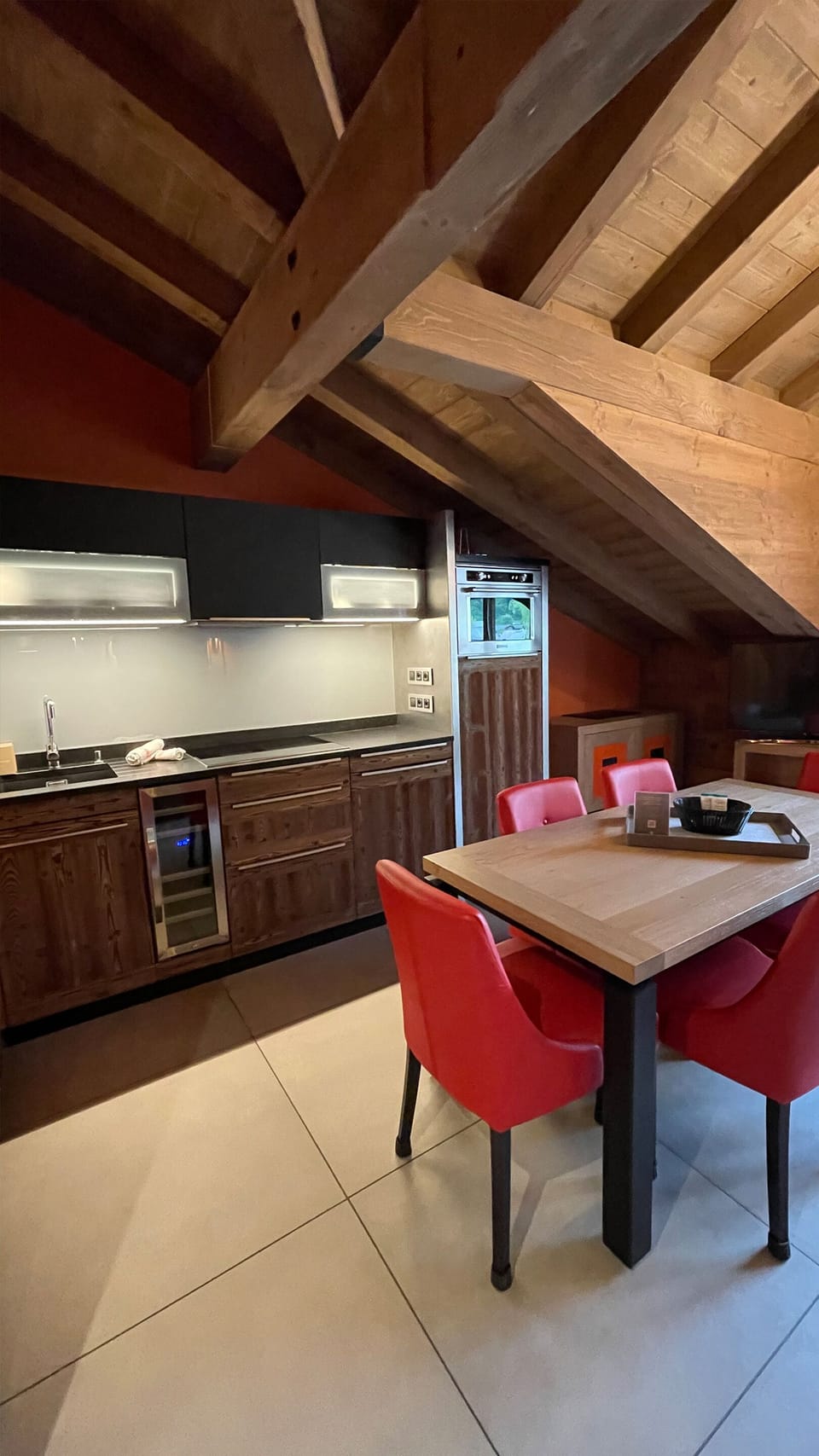 Suite Appartement Executive Mezzanine | Living area | 50-cm flat-screen TV with digital channels, heated floors