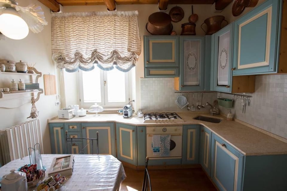 Deluxe Apartment | Private kitchen | Fridge, microwave, oven, stovetop
