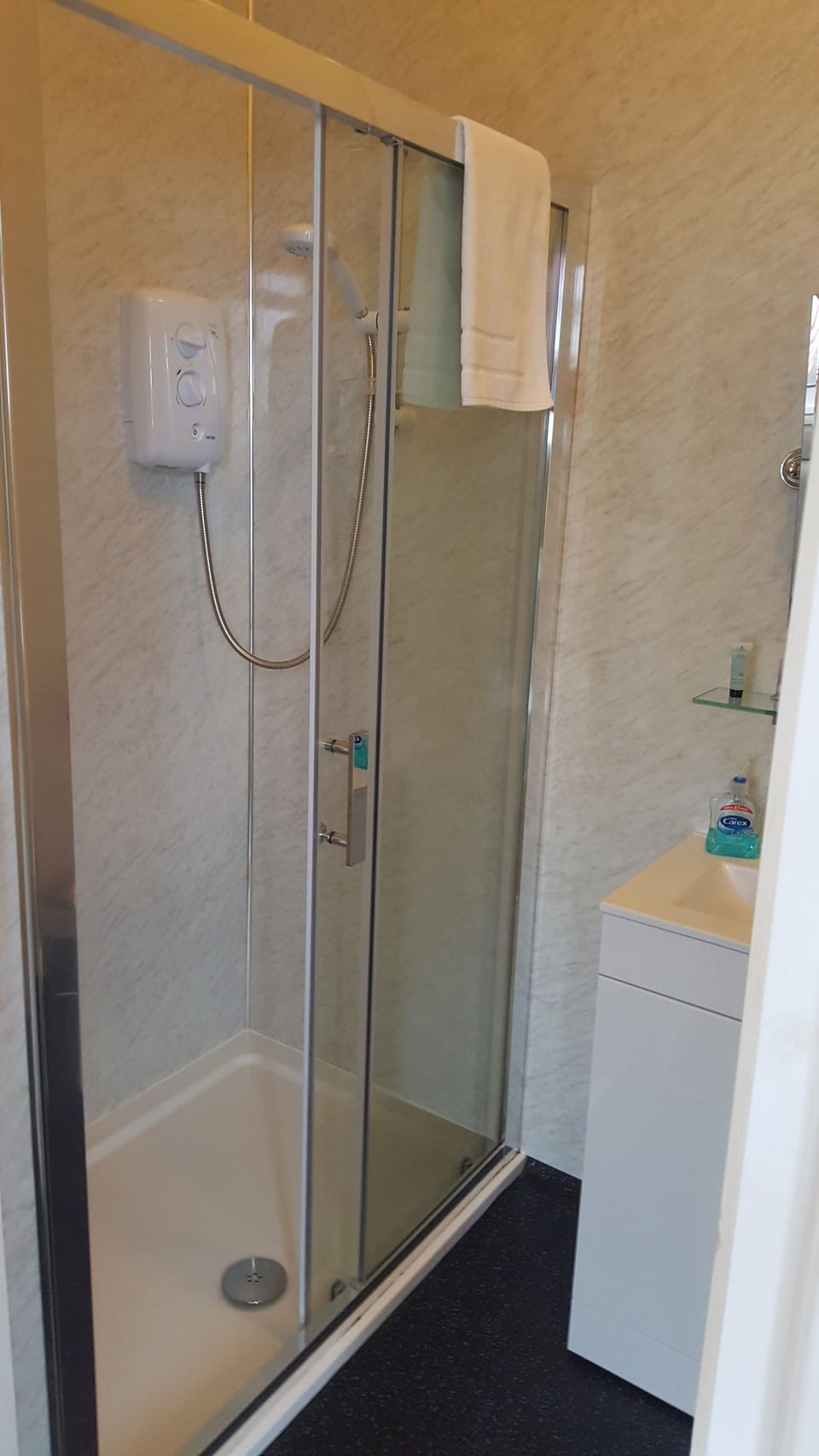 King or Twin Room | Bathroom shower