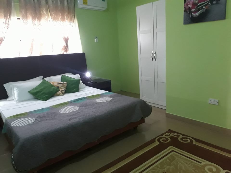 Family Room | In-room safe, desk, iron/ironing board (on request), cribs (free)