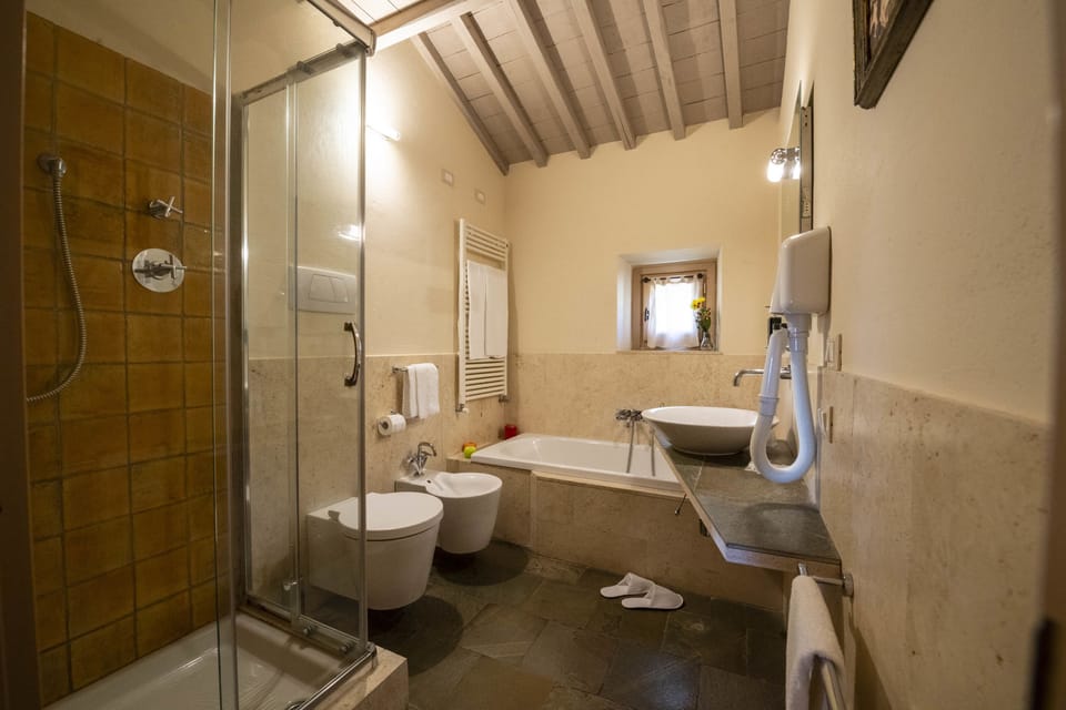 Junior Room | Bathroom | Bidet, towels