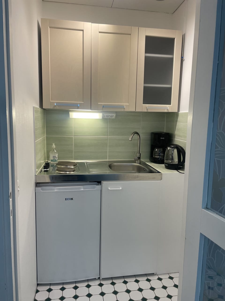 Comfort Studio | Private kitchen | Coffee/tea maker, electric kettle