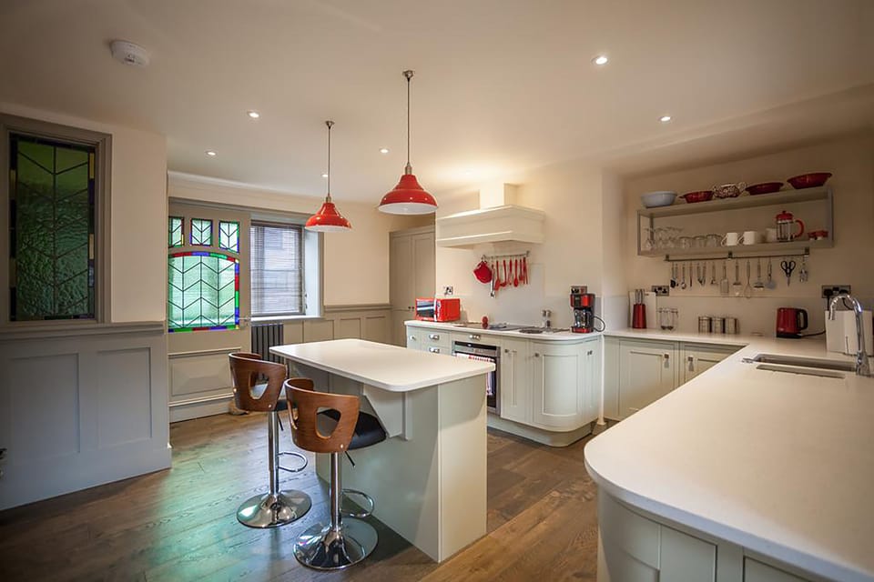 Apartment, Multiple Beds | Shared kitchen | Full-size fridge, microwave, oven, stovetop