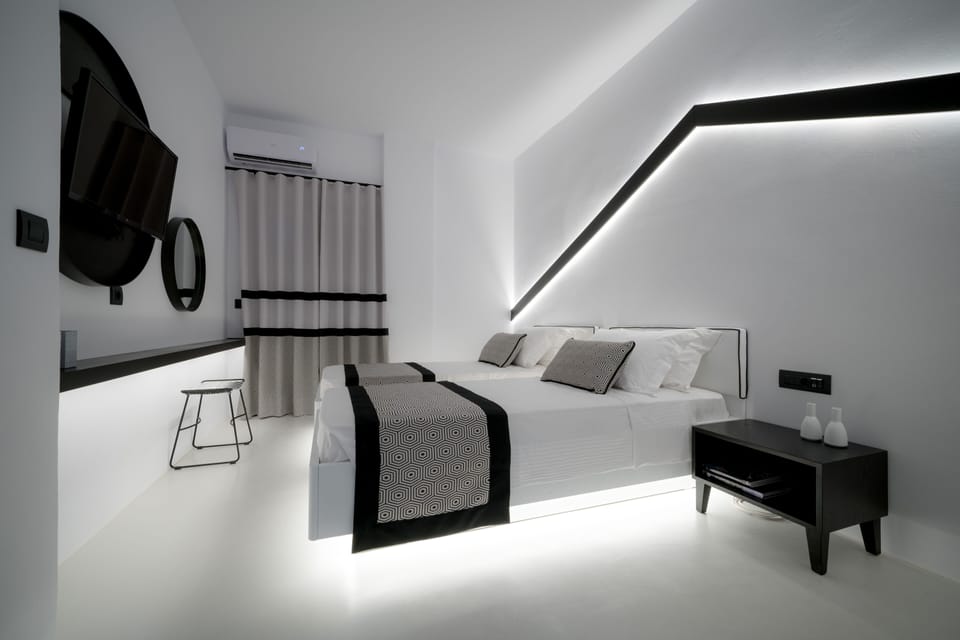 Comfort Double or Twin Room, 1 King Bed, Non Smoking | Premium bedding, in-room safe, desk, iron/ironing board