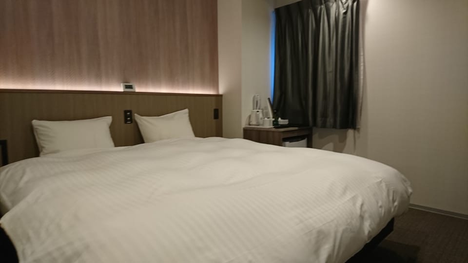 0B | Desk, blackout drapes, iron/ironing board, free WiFi