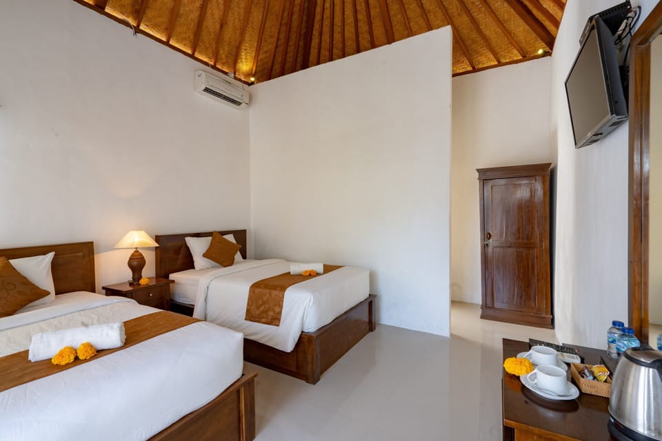 Deluxe Twin Room | In-room safe, desk, soundproofing, free WiFi