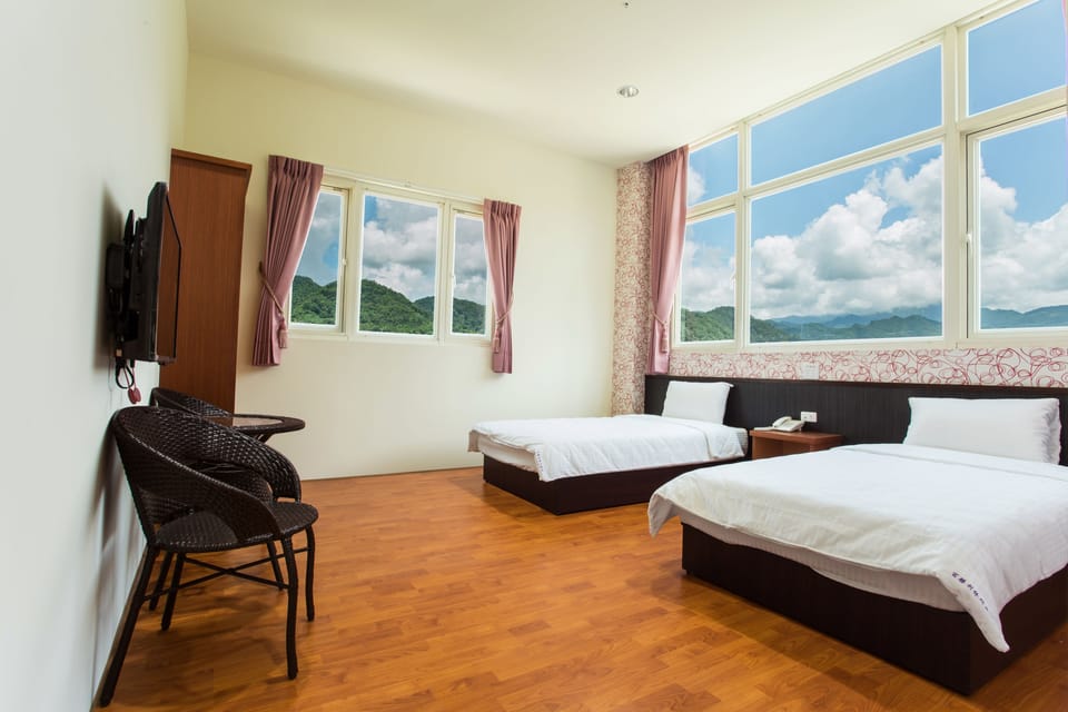 1 bedroom, premium bedding, desk, blackout drapes