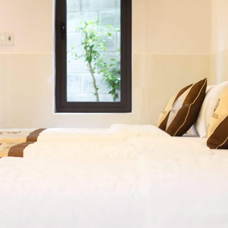 Minibar, desk, free WiFi, bed sheets