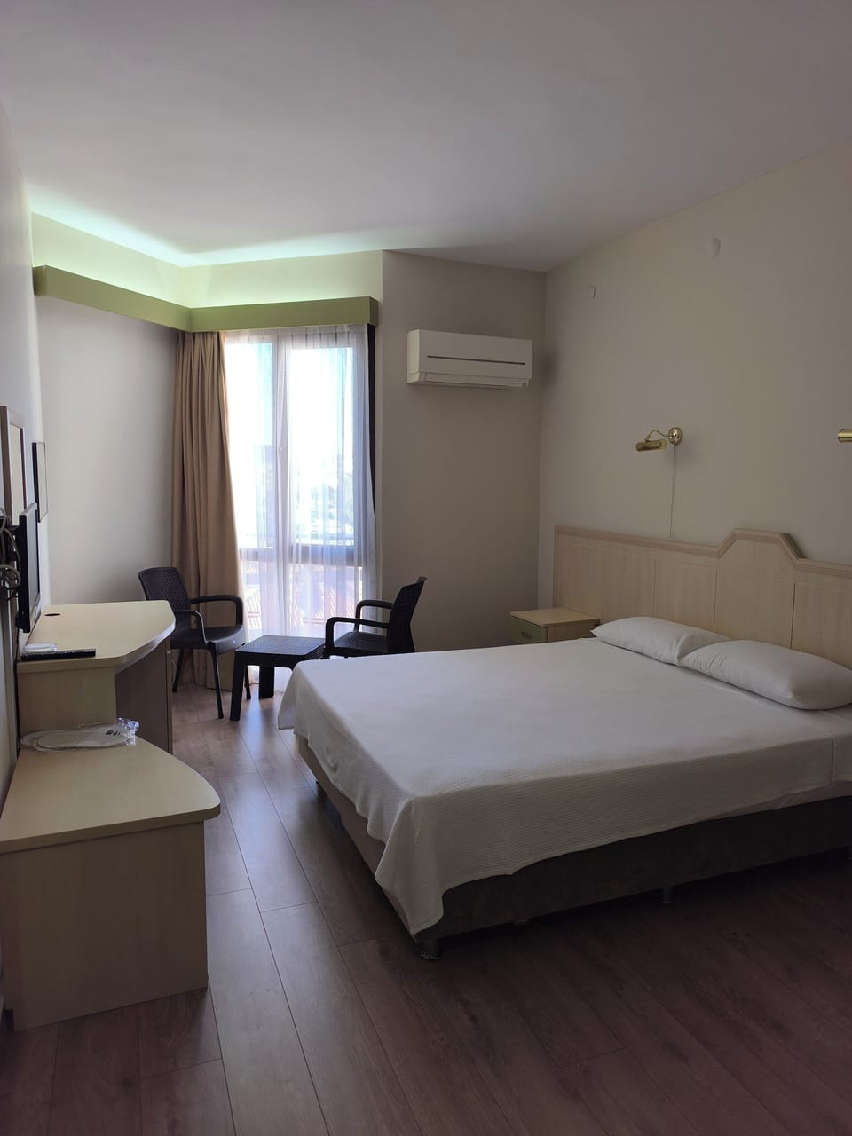 Classic Room, Non Smoking | In-room safe, free WiFi, bed sheets