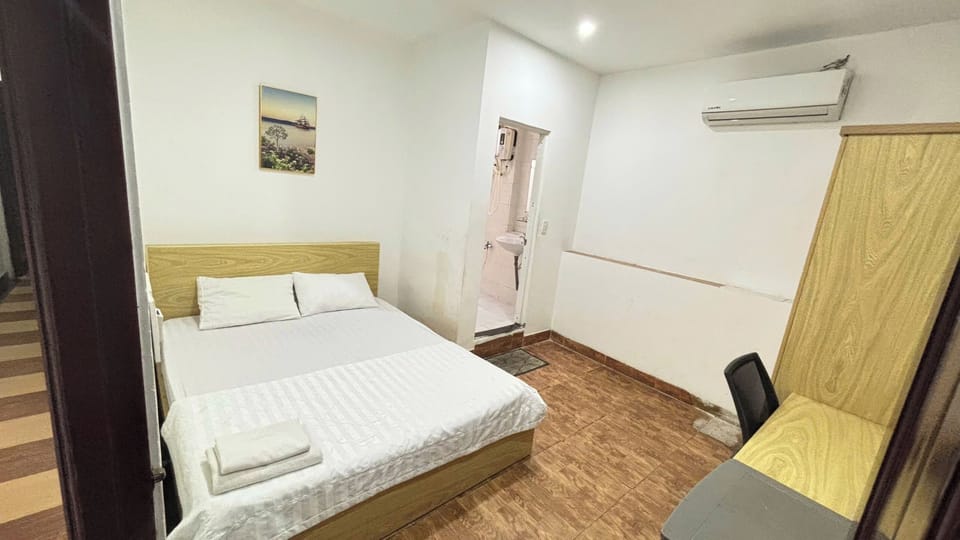 Standard Room | Minibar, desk, free WiFi, bed sheets
