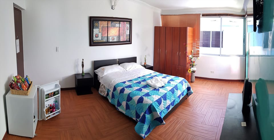 Minibar, WiFi (free), bed sheets