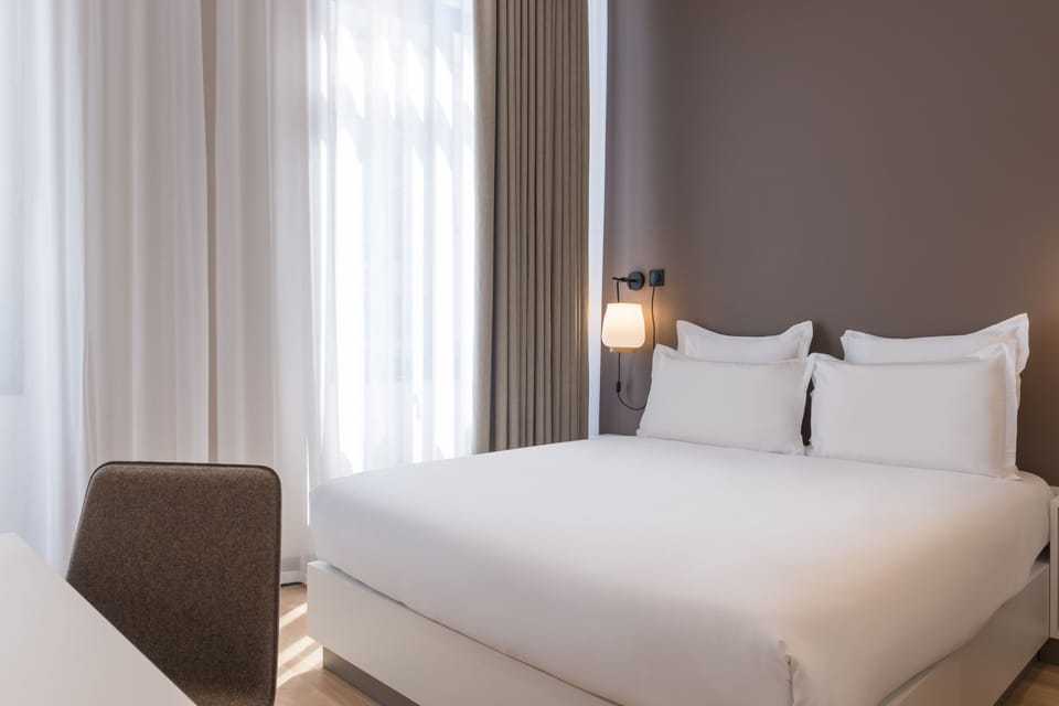 Executive Double Room, 1 Queen Bed | Premium bedding, in-room safe, individually decorated
