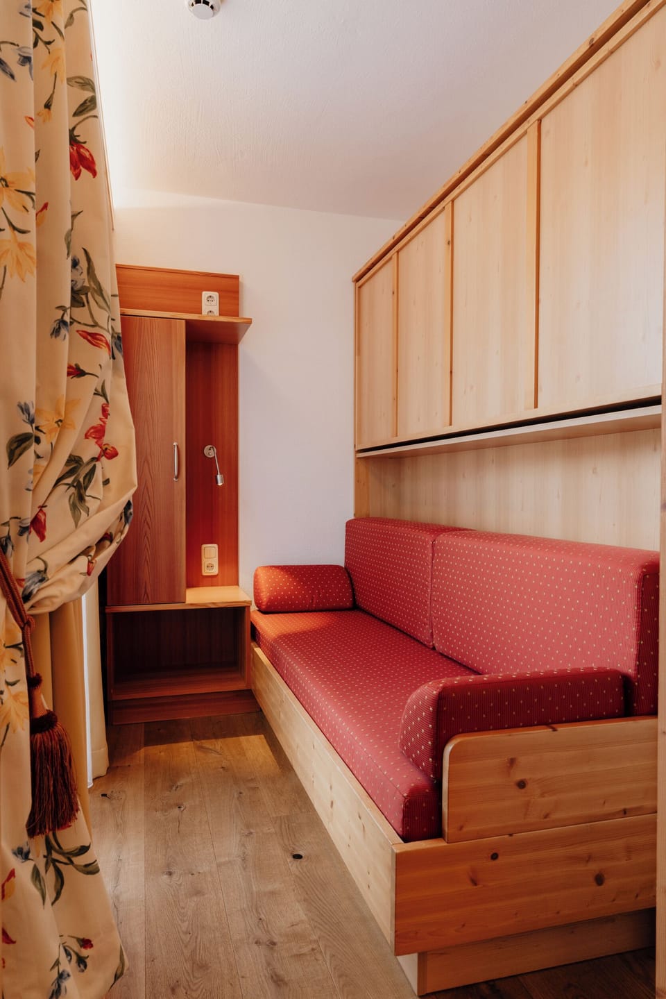 Family Room, 2 Bedrooms, Non Smoking, Valley View | Hypo-allergenic bedding, in-room safe, desk, soundproofing