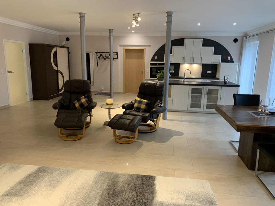 Comfort Suite, 2 Queen Beds, Non Smoking, Courtyard View | Living area | 55-inch flat-screen TV with satellite channels, TV, iPod dock