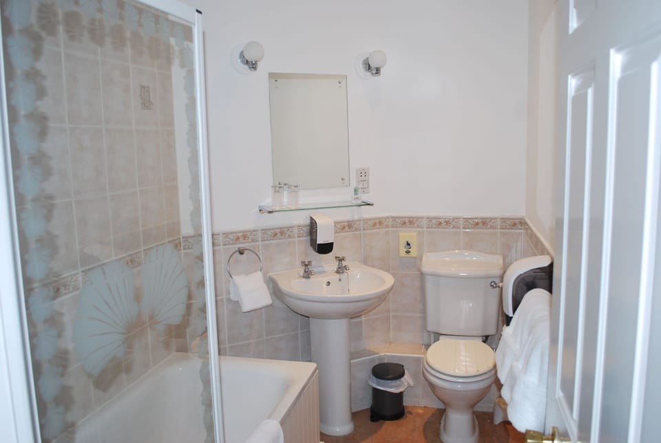 Shower, free toiletries, towels