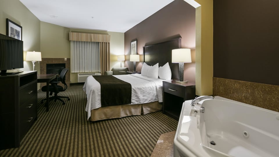 Pillowtop beds, in-room safe, desk, laptop workspace