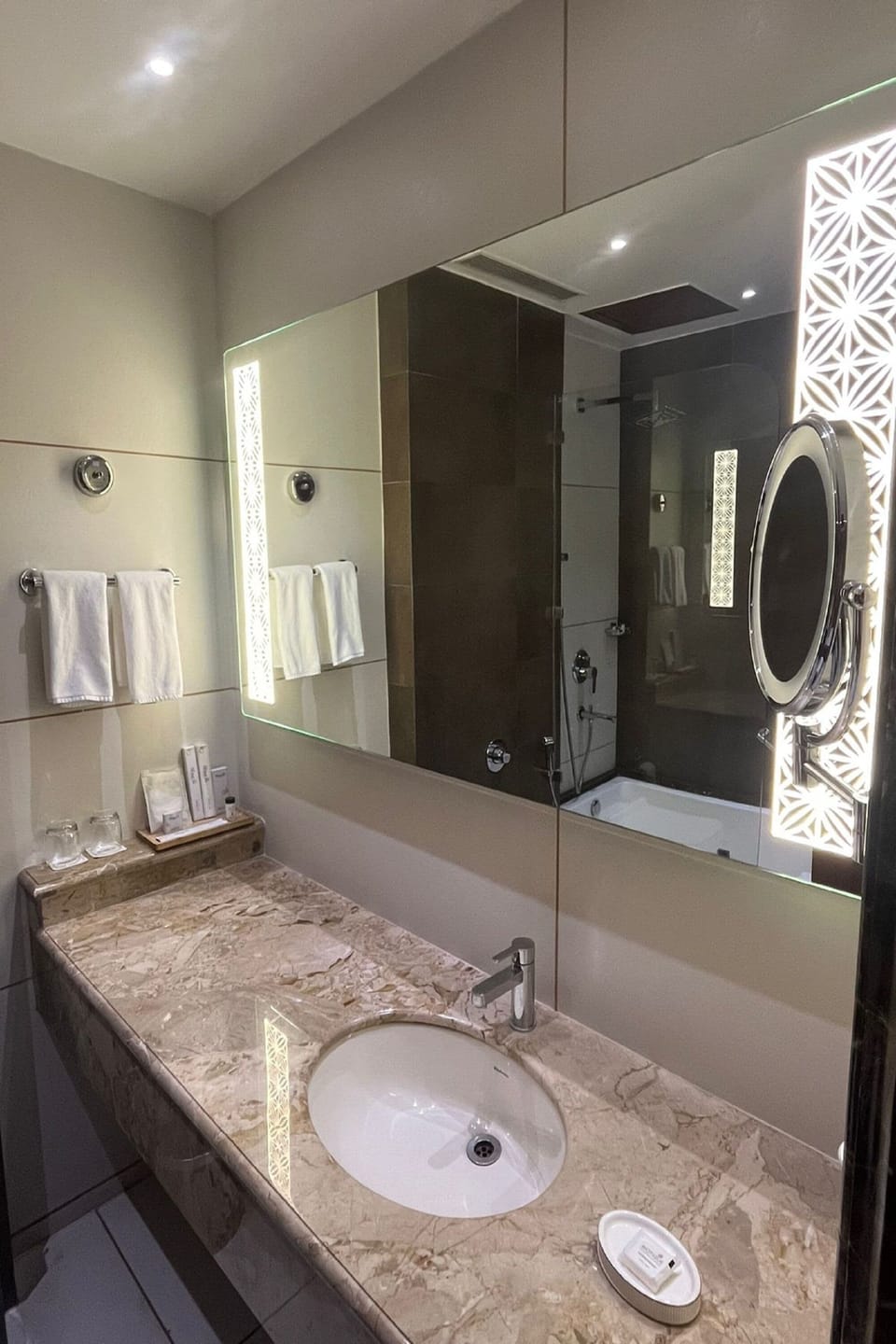 Executive Studio Suite | Bathroom | Separate tub and shower, rainfall showerhead, designer toiletries
