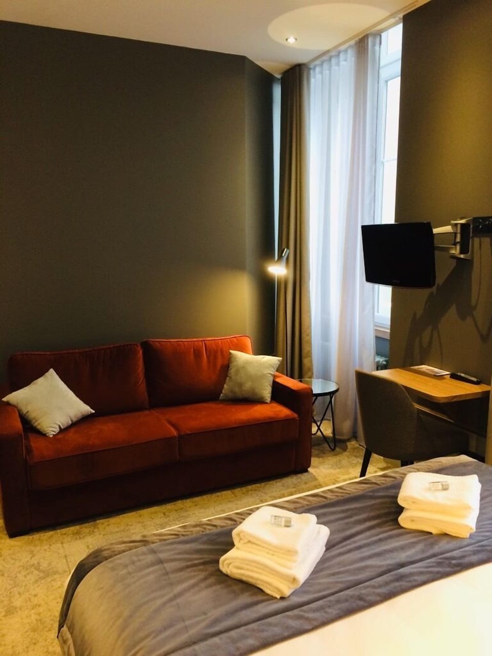 Double Room | Individually decorated, individually furnished, blackout drapes