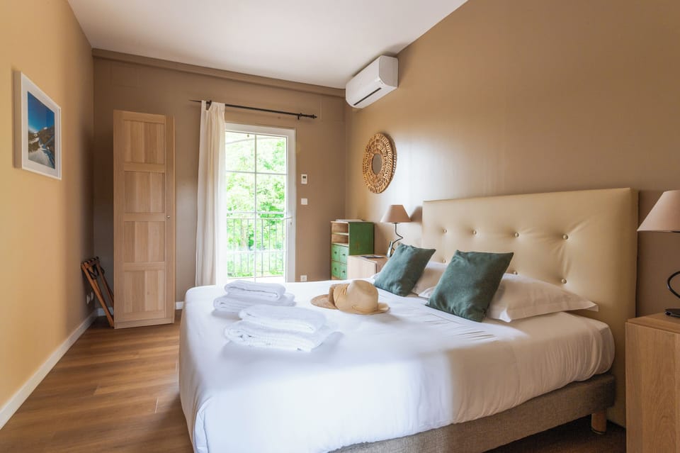 Garden Area Double Room | Individually decorated, individually furnished, blackout drapes