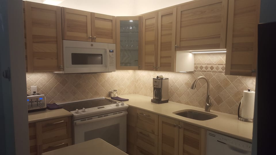 Standard Condo, 1 Bedroom, Kitchen | Private kitchen