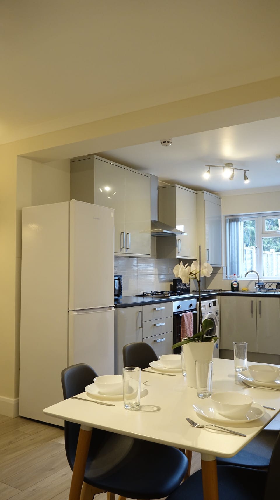 Business Double Room, 1 Double Bed | Shared kitchen facilities