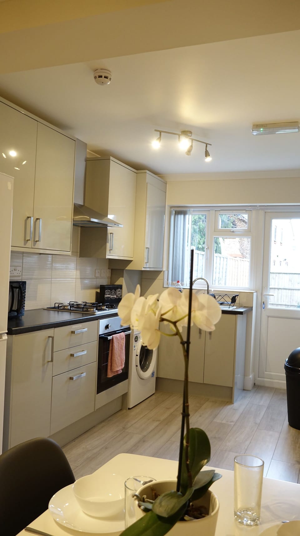 Business Double Room, 1 Double Bed | Shared kitchen facilities