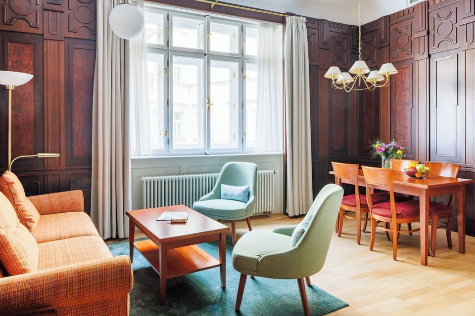 Comfort Apartment, 1 Bedroom | Living room | Flat-screen TV