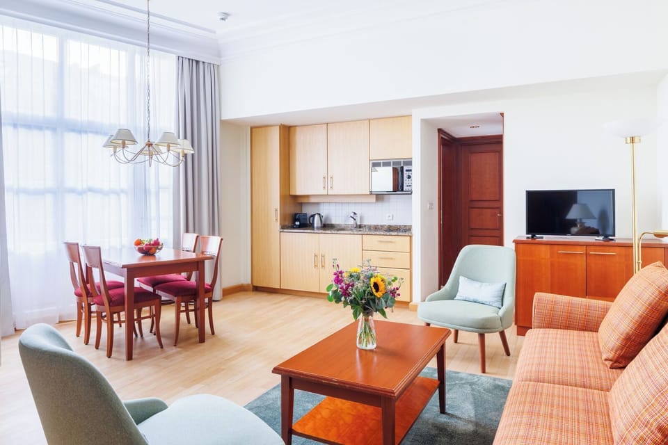 Comfort Apartment, 1 Bedroom | Living room | Flat-screen TV