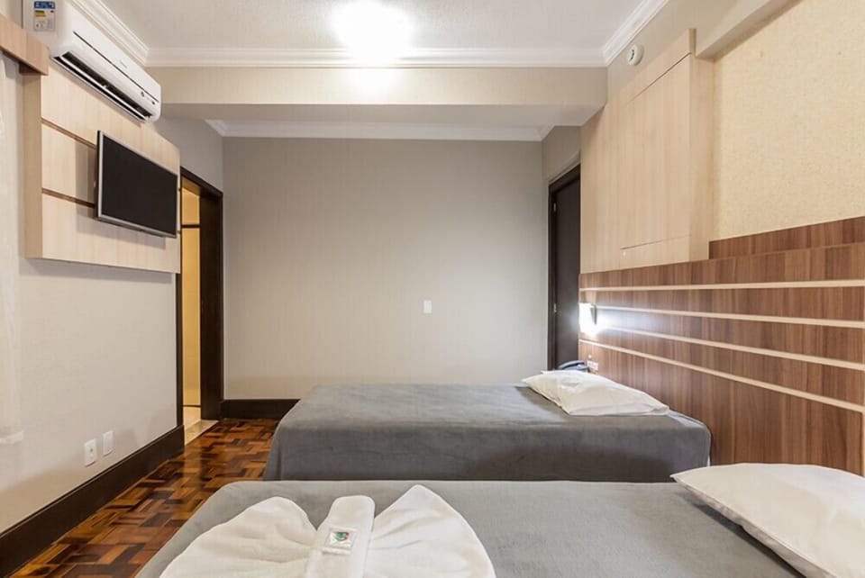 Minibar, desk, blackout drapes, WiFi (free)