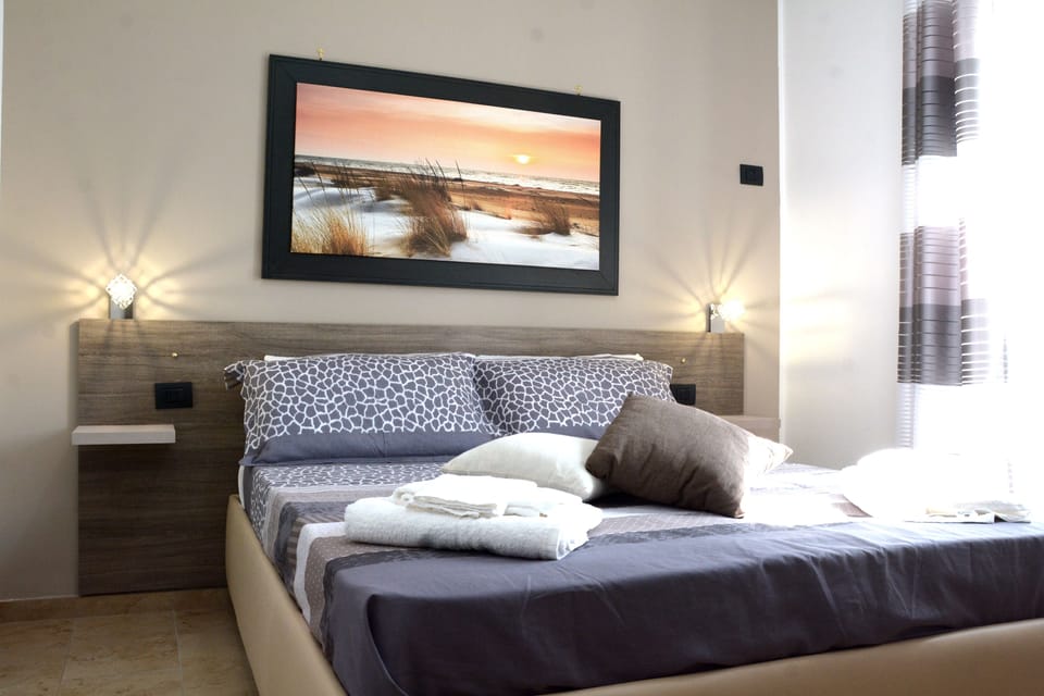 Elite Double Room, 1 Queen Bed, Non Smoking | Frette Italian sheets, premium bedding, individually decorated