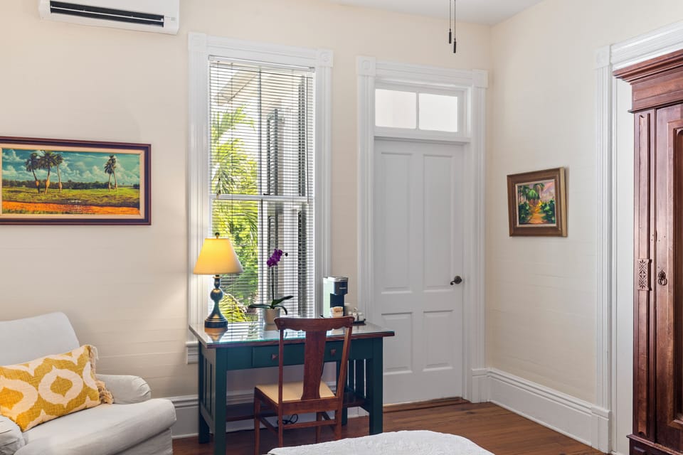 Cayo Hueso Room | Individually decorated, individually furnished, free WiFi, bed sheets