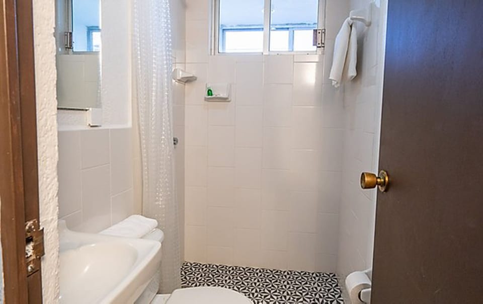 Shower, free toiletries, towels