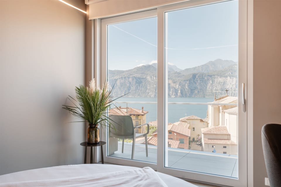Junior Suite Deluxe with balcony and lake view | View from room