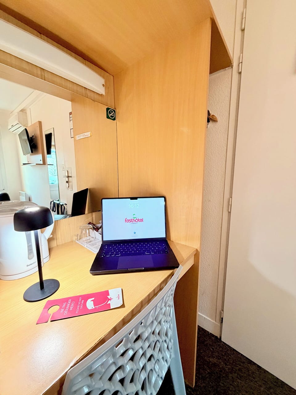 60-cm flat-screen TV with satellite channels, TV