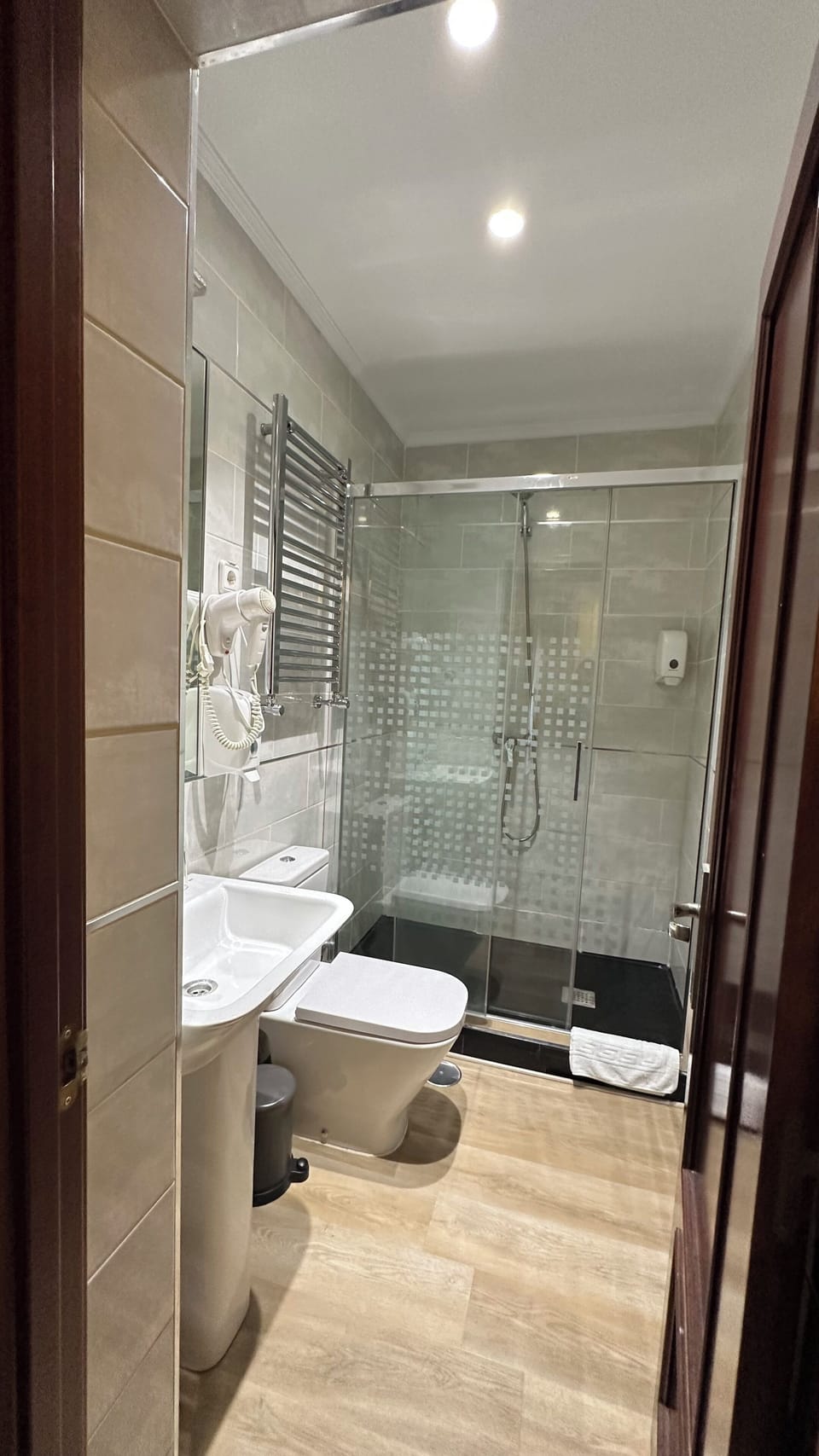 Triple Room | Bathroom | Hair dryer, towels, soap, shampoo