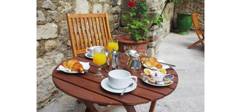 Daily buffet breakfast for a fee