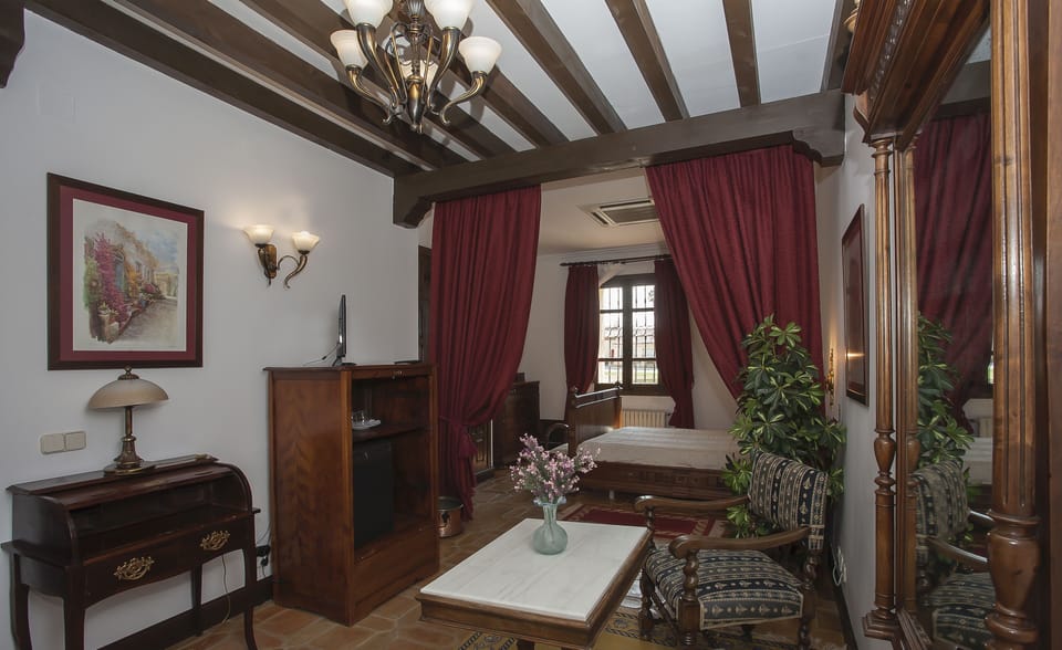 Deluxe Double Room | Free cribs/infant beds, bed sheets, wheelchair access