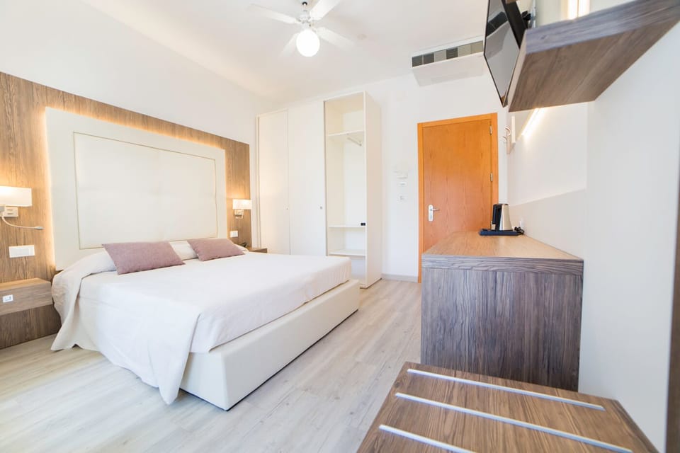 Comfort Double Room, 1 Double Bed, Garden View | Minibar, in-room safe, desk, free WiFi