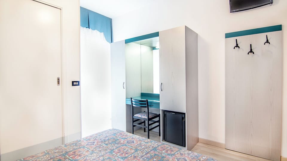 Double Room | Minibar, in-room safe, desk, WiFi (free)