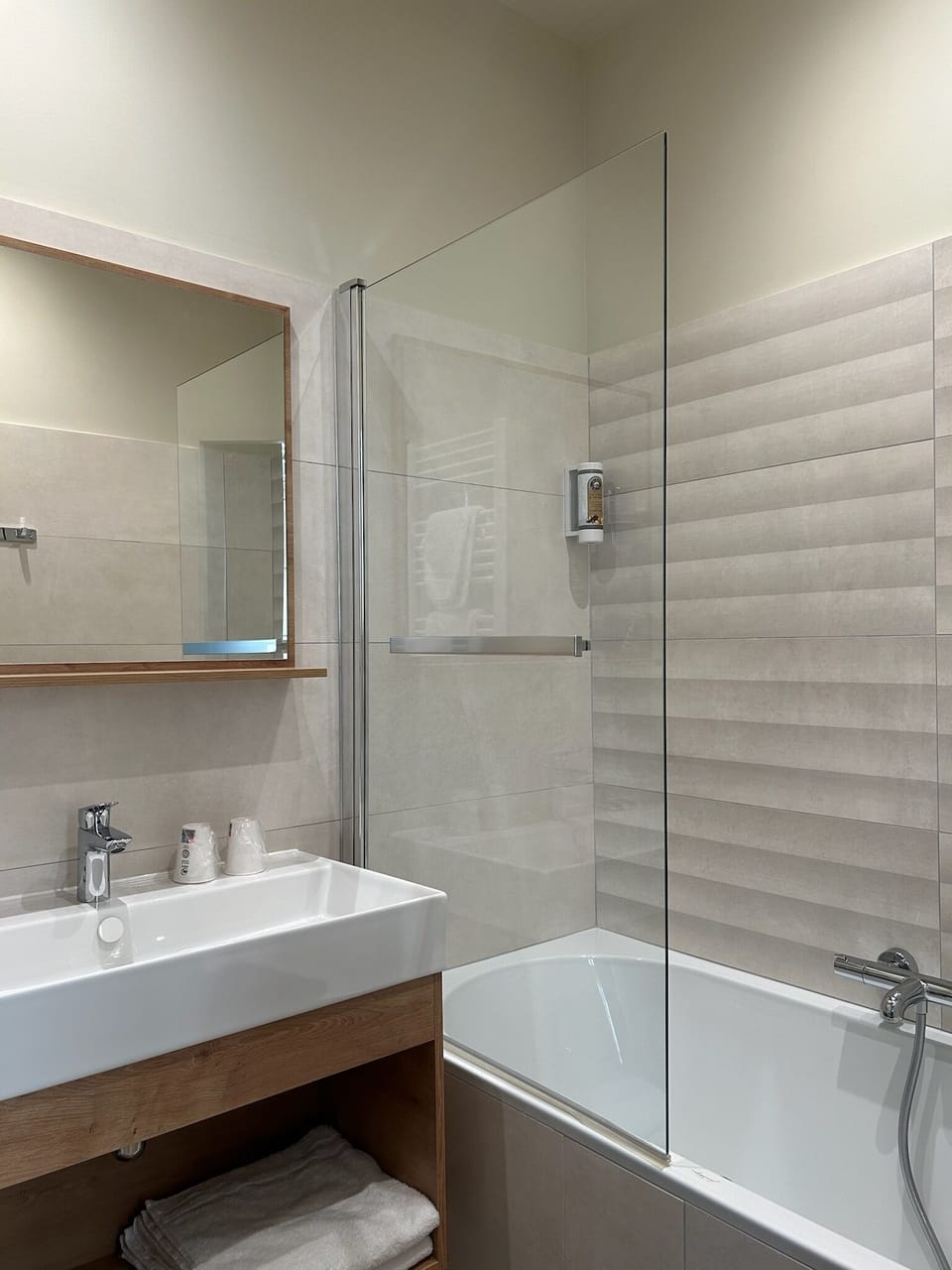 Superior Double Room | Bathroom | Hair dryer, towels