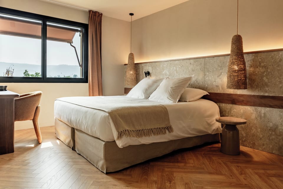 In-room safe, desk, laptop workspace, soundproofing