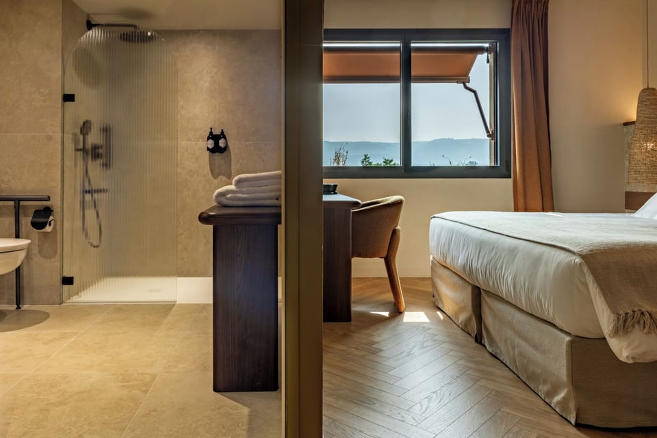 In-room safe, desk, laptop workspace, soundproofing