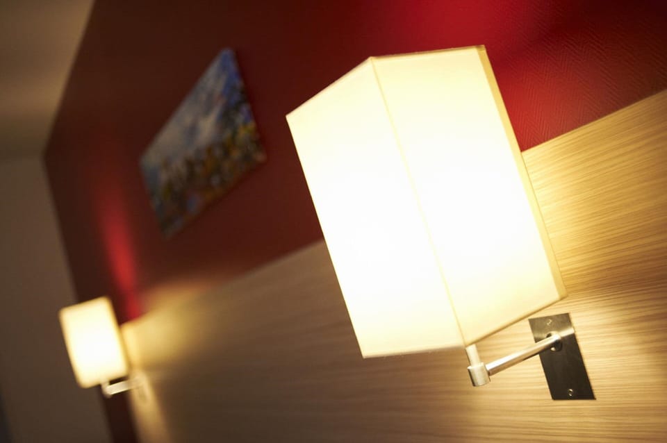 Comfort Double Room | In-room safe, desk, iron/ironing board, free WiFi