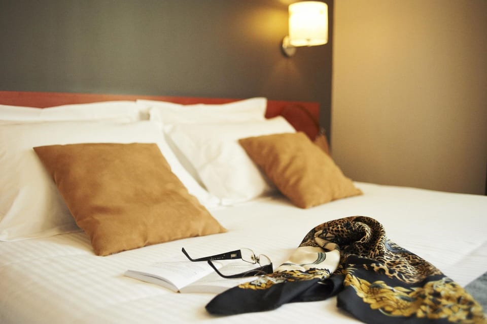 Comfort Double Room | In-room safe, desk, iron/ironing board, free WiFi