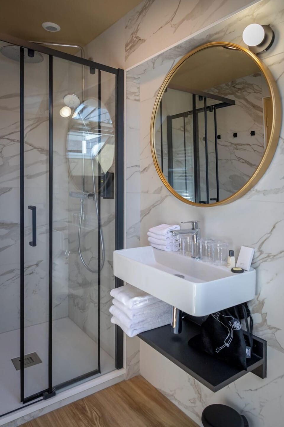 Family Quadruple Room | Bathroom | Free toiletries, hair dryer, towels
