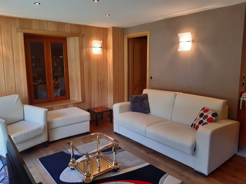 Panoramic Apartment, Mountain View | Living area | TV