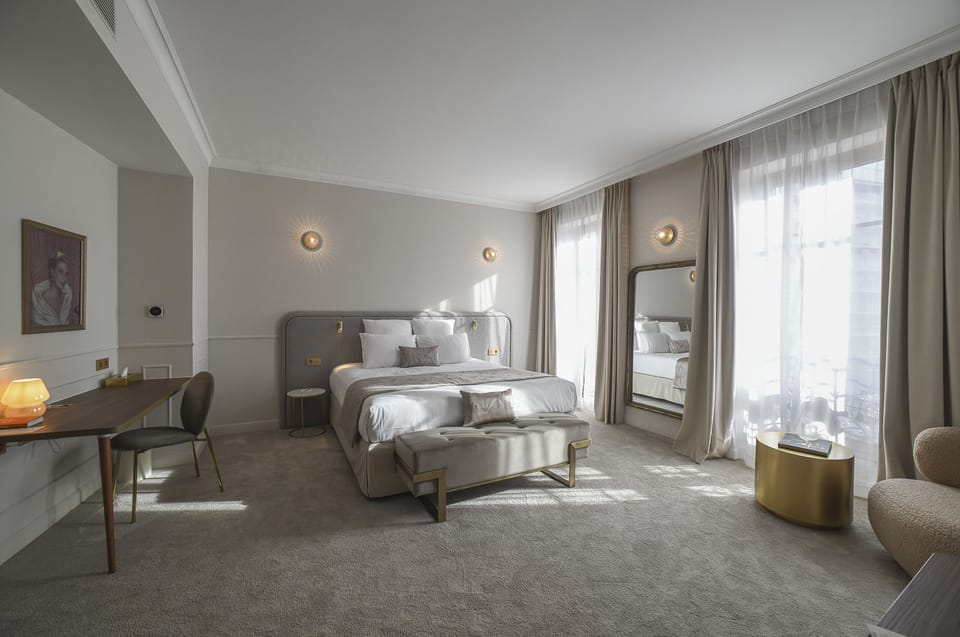 Junior Suite (Prestige) | Minibar, in-room safe, desk, soundproofing