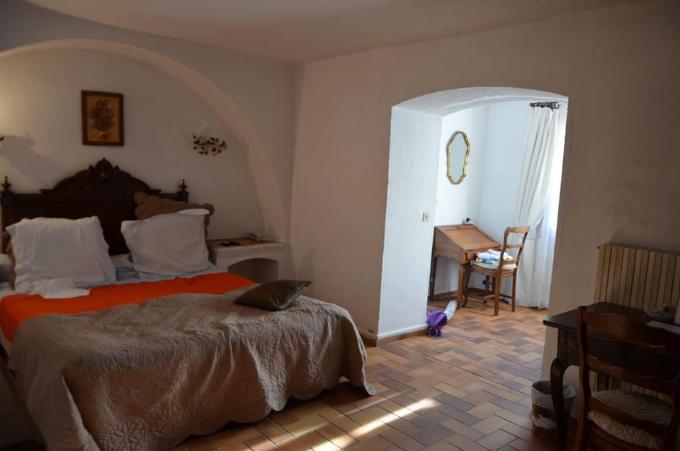 Premium bedding, Select Comfort beds, in-room safe, soundproofing