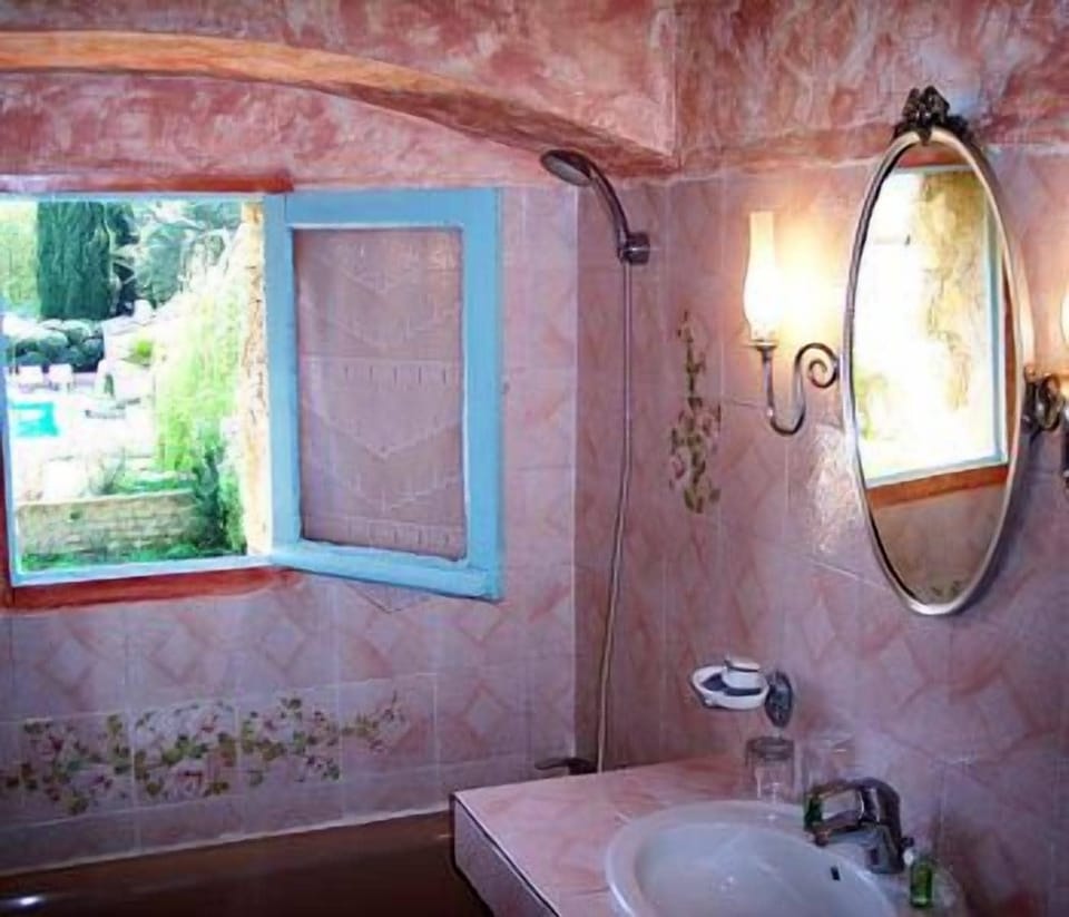 Double Room | Bathroom | Free toiletries, hair dryer, bidet, towels