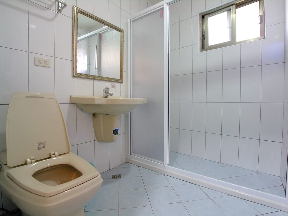 Comfort Double Room | Bathroom shower